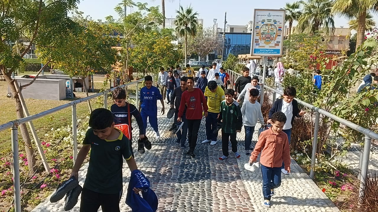 مهرجان الزهور الثالث يستقبل أكثر من 4 آلاف طالب وطالبة من مختلف المنشآت التعليمية