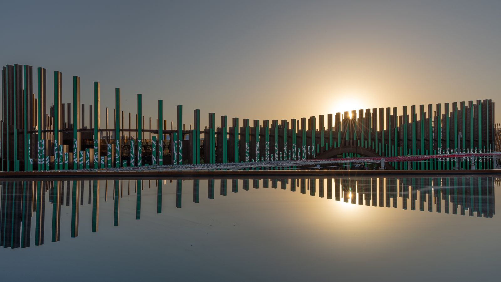 *هوية مستوحاة من جبل طويق جناح المملكة الأكبر في اكسبو الدوحة*