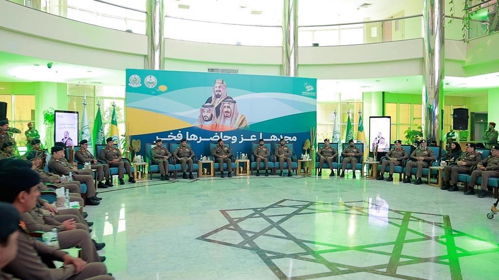 منسوبو الدفاع المدني يحتفون باليوم الوطني الـ 93 .. 