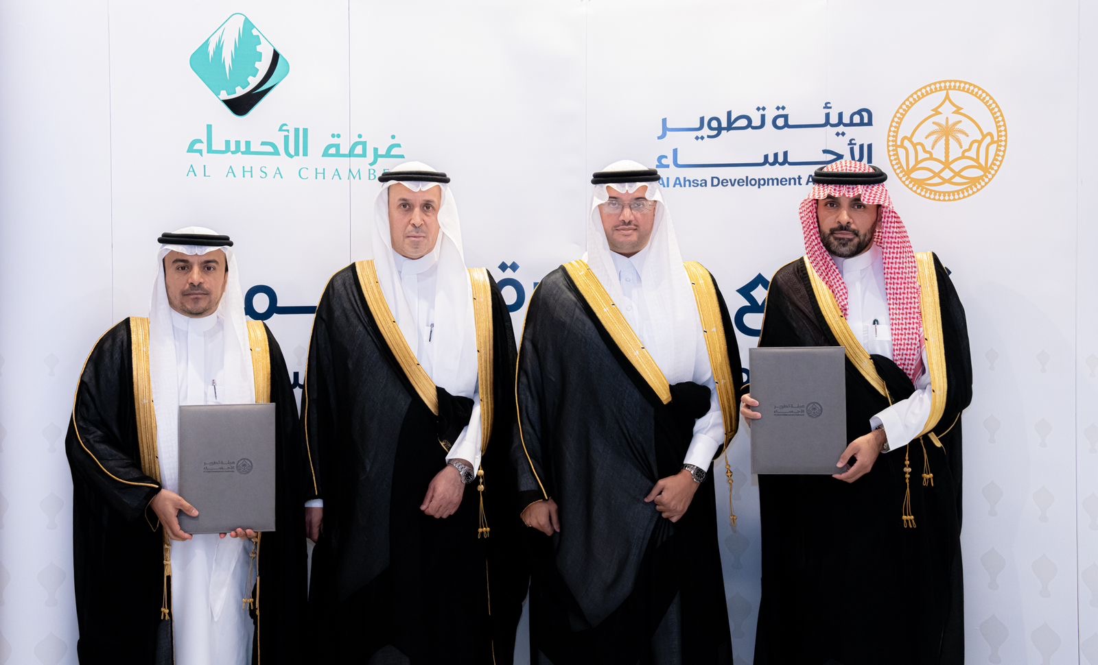 سمو الأمير سعود بن طلال يرعى توقيع مذكرة تفاهم بين هيئة تطوير الأحساء وغرفة الأحساء