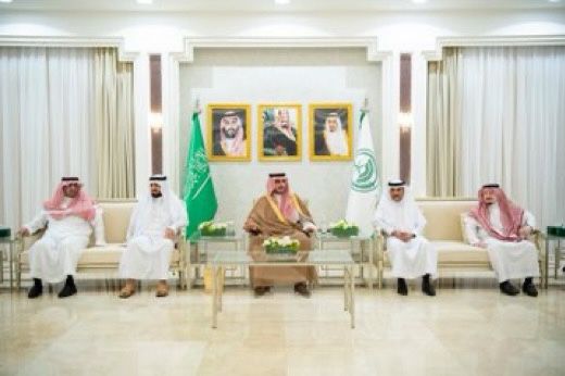 امير الجوف يستقبل المهنئين بالعيد من منسوبي الإمارة