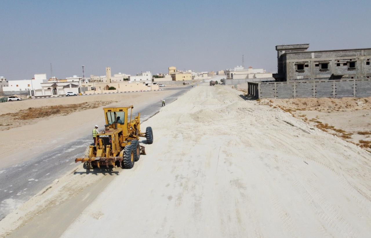 *إستكمال السفلته والأرصفة والإنارة بالنعيرية*