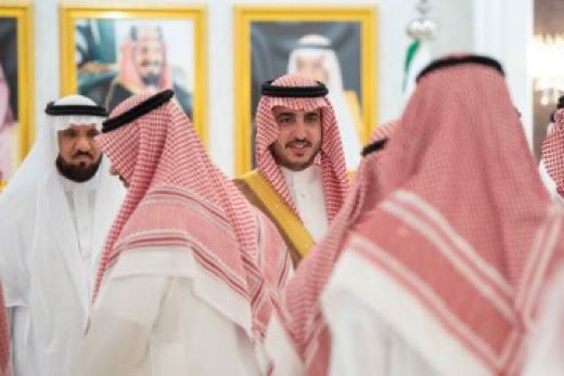 امير الجوف يستقبل المهنئين بالعيد من منسوبي الإمارة