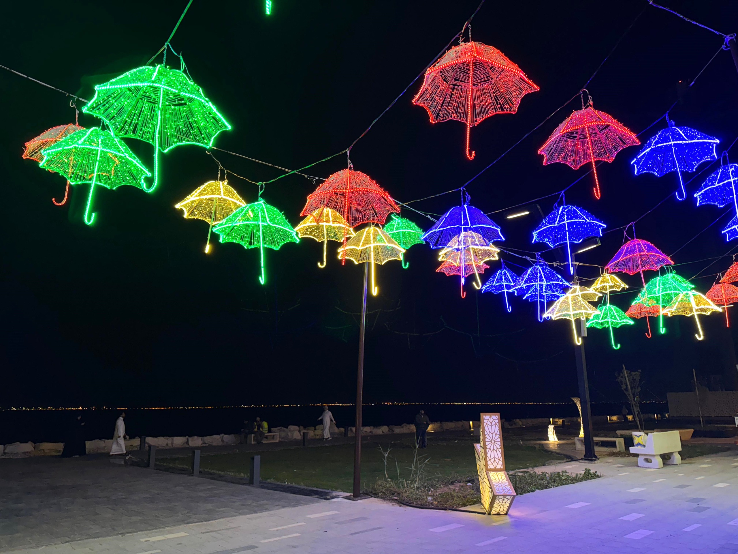 الشرقية تزدان بأشكال الزينة والأنوار والمجسمات الجمالية ابتهاجا بعيد الفطر السعيد