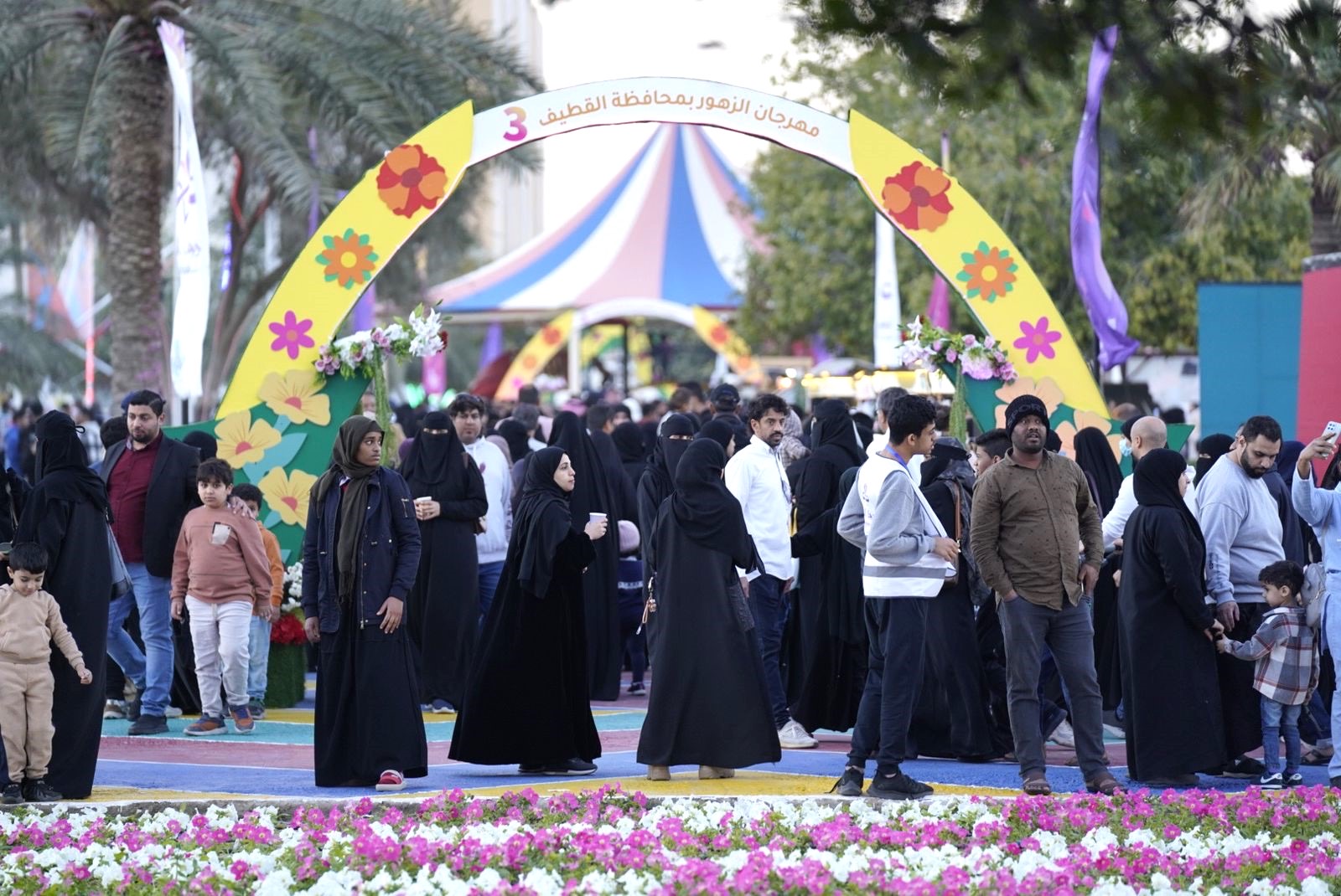 ٦٠ ألف زائر خلال ثلاثة أيام في مهرجان الزهور الثالث