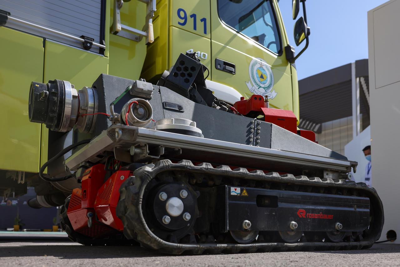 الدفاع المدني يستعرض