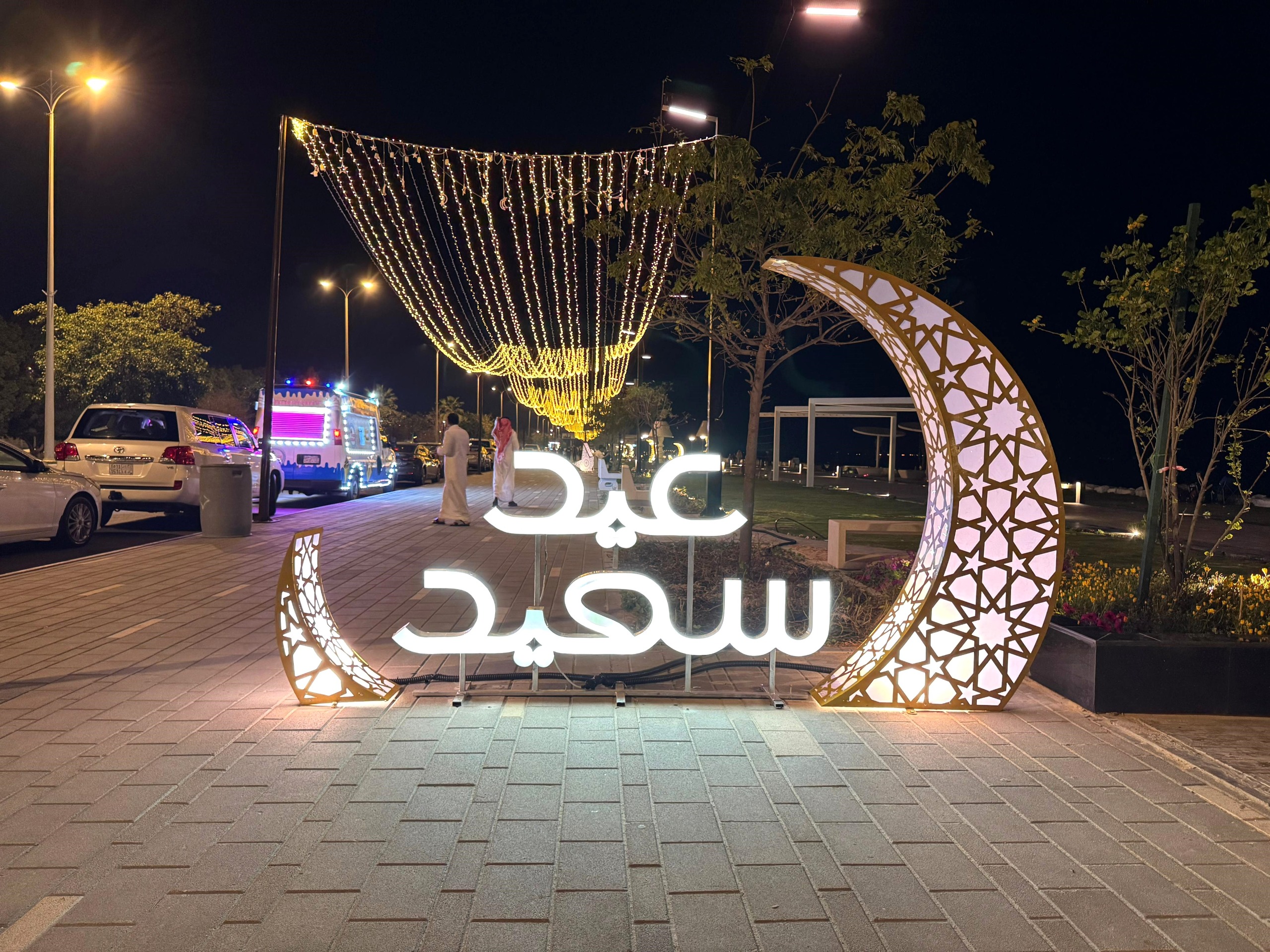 الشرقية تزدان بأشكال الزينة والأنوار والمجسمات الجمالية ابتهاجا بعيد الفطر السعيد