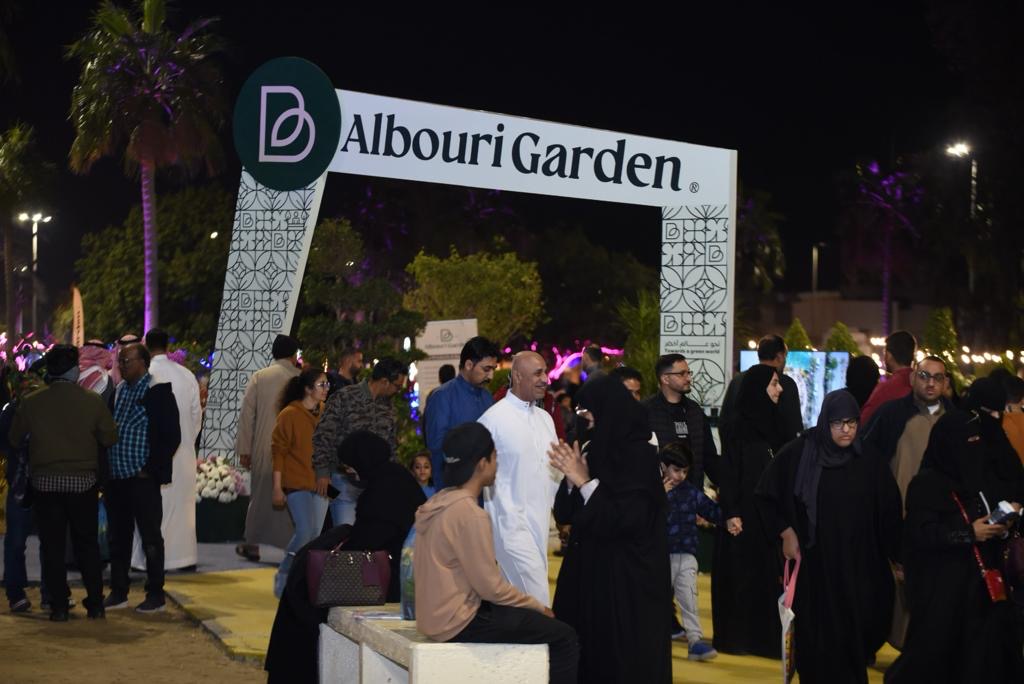 في مهرجان الزهور الثالث.. زهور ومشاتل تجذب محبي الزراعة