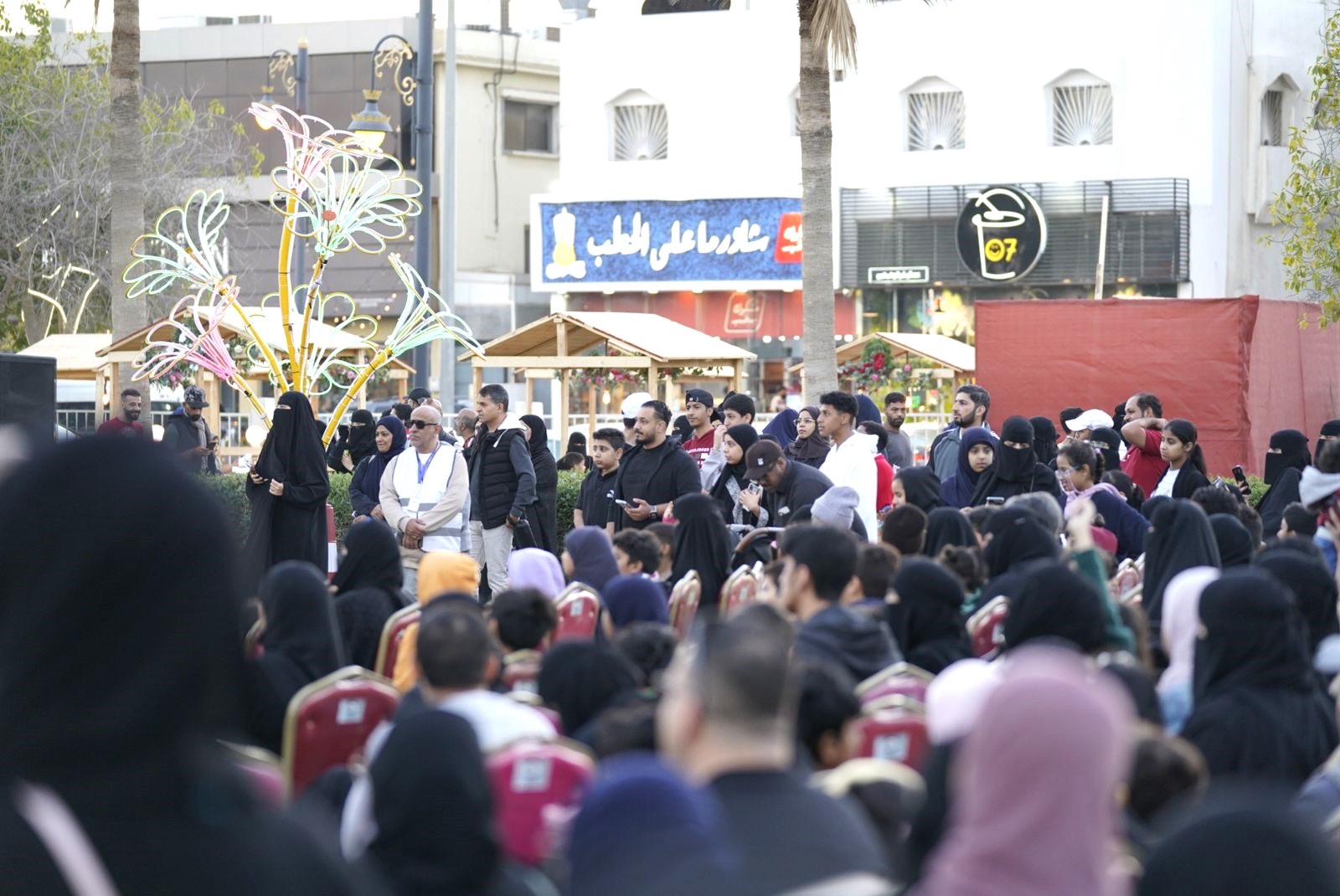 ٦٠ ألف زائر خلال ثلاثة أيام في مهرجان الزهور الثالث