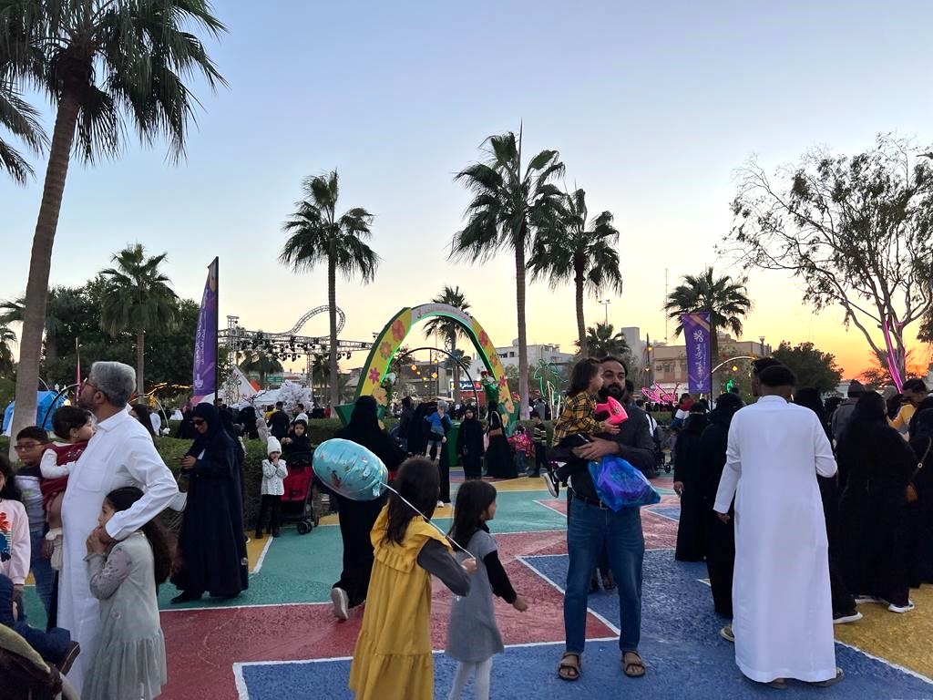 ٦٠ ألف زائر خلال ثلاثة أيام في مهرجان الزهور الثالث