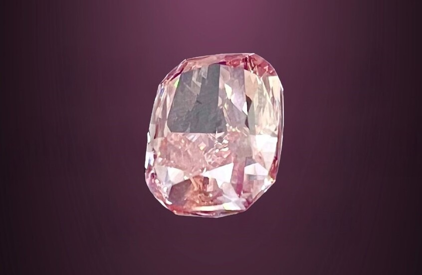 شرطة دبي تُفشل مخططا احترافيا لسرقة ماسة وردية نادرة