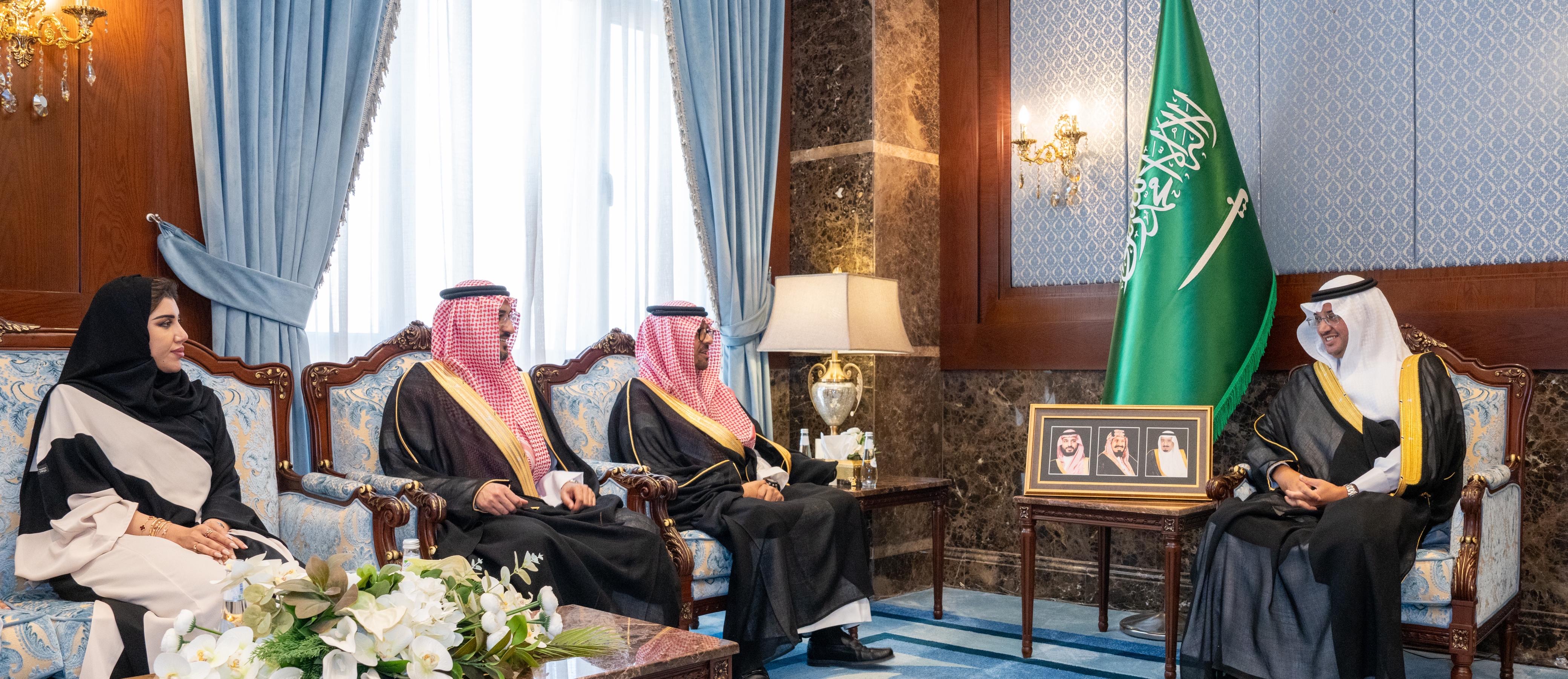 سمو محافظ الأحساء يواصل لقاءاته واجتماعاته الرسمية ويطّلع على مشروعات تنموية وريادية بالمحافظة