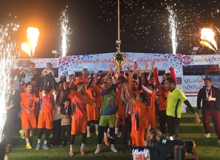 من يطوله .. الكساء طار بالبطوله