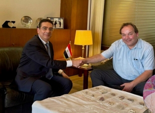 هولندا تعيد لمصر آثارا مهرّبة